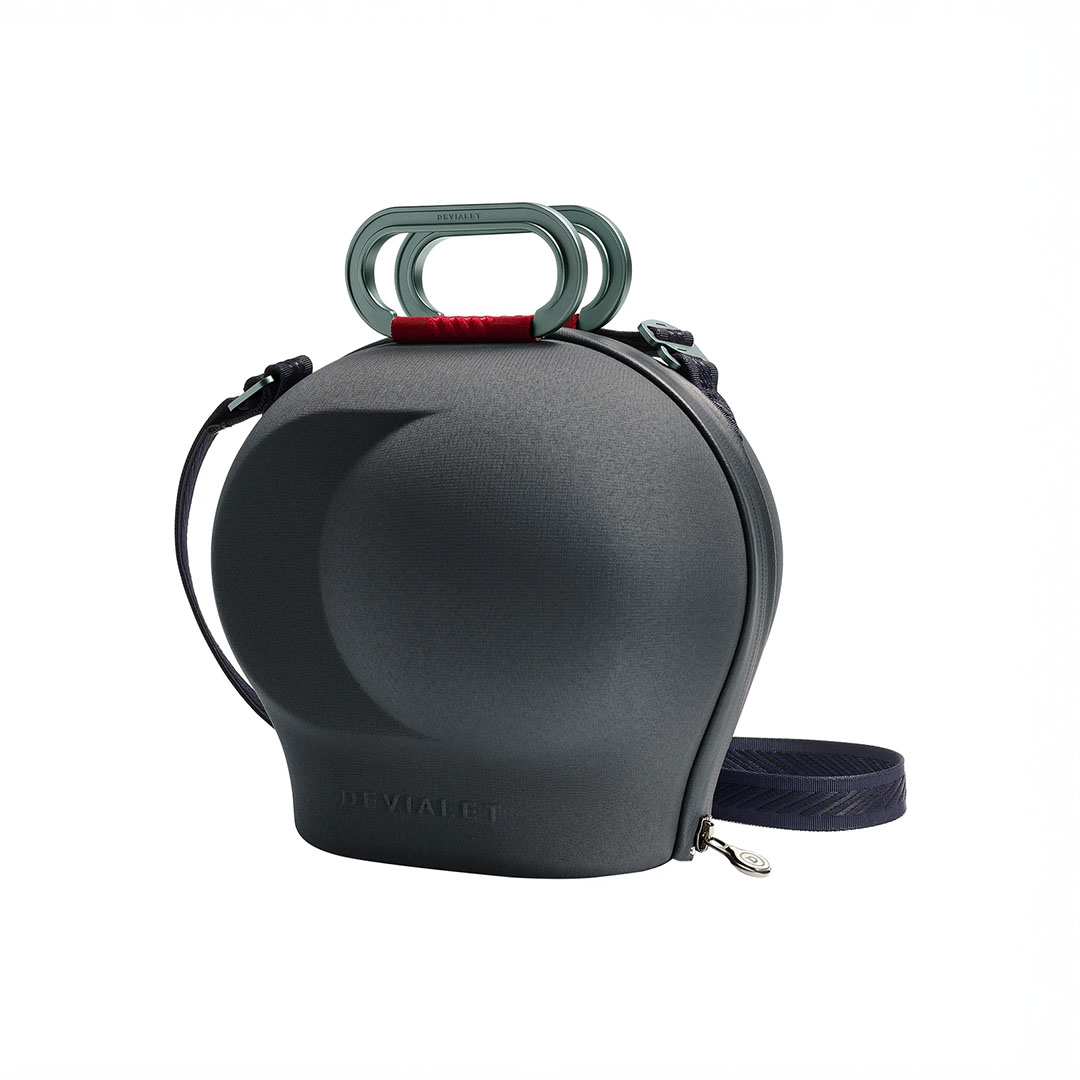 Black speaker protective carrying case with handle.