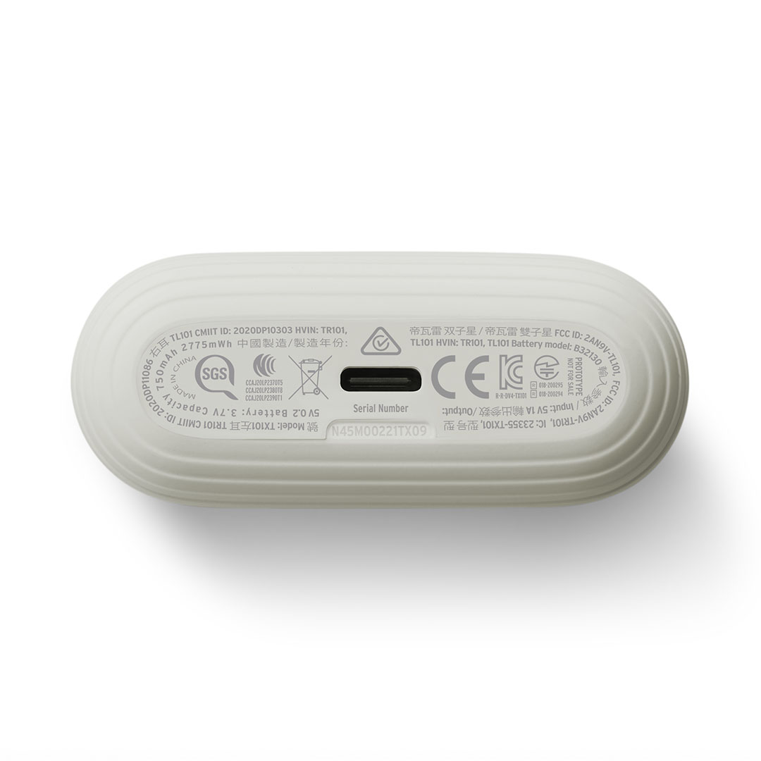devialet-gemini-ii-light-pearl-product-image-13 Underside of white Devialet Gemini II earbuds charging case with
regulatory labels