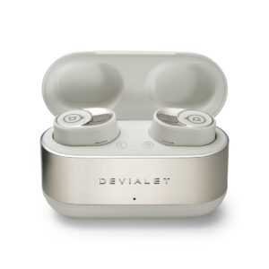 devialet-gemini-ii-light-pearl-product-image-4 Devialet wireless earbuds in an open charging case