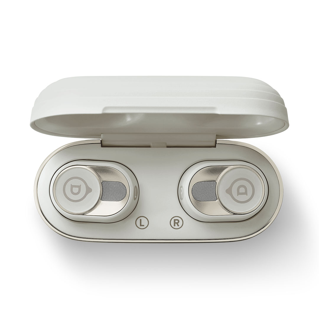 devialet-gemini-ii-light-pearl-product-image-5 Open white charging case with two wireless earbuds