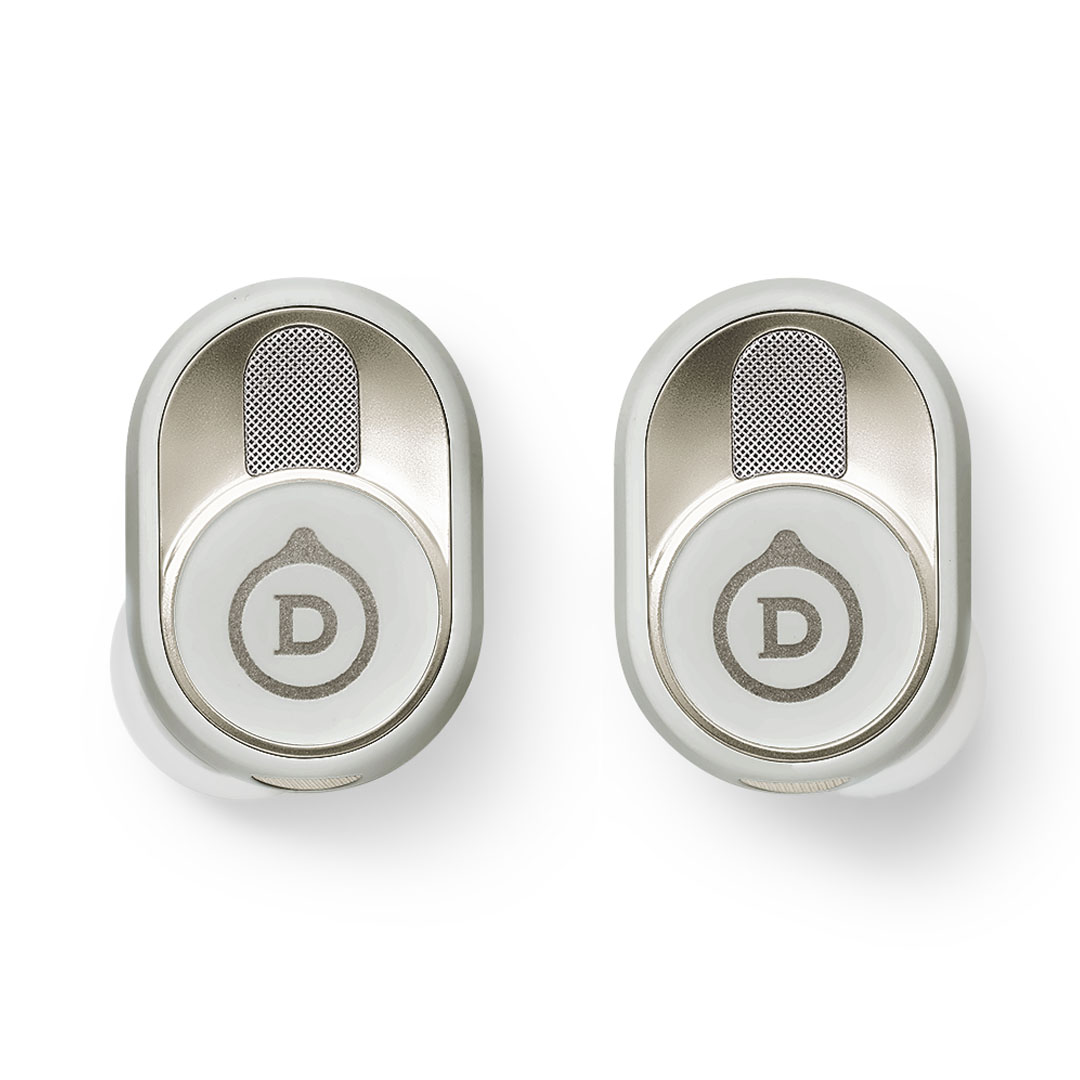 devialet-gemini-ii-light-pearl-product-image-6 Pair of silver wireless earbuds with D logo