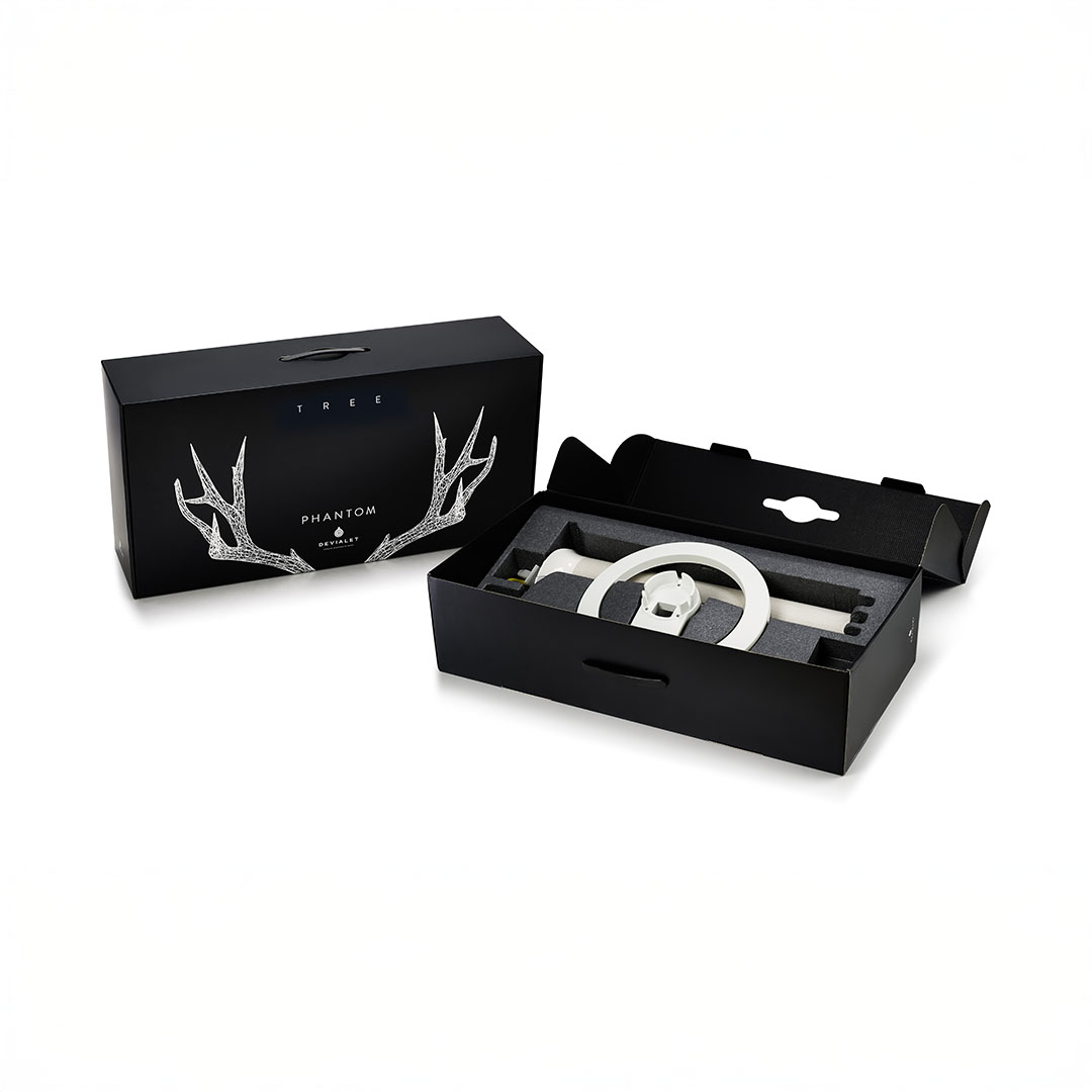 Phantom VR headset packaging and contents displayed