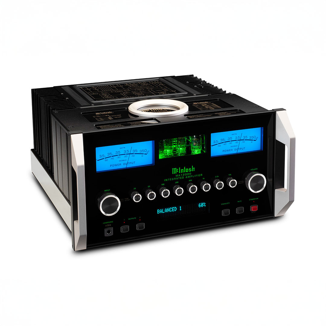 High-end audio amplifier with digital display
