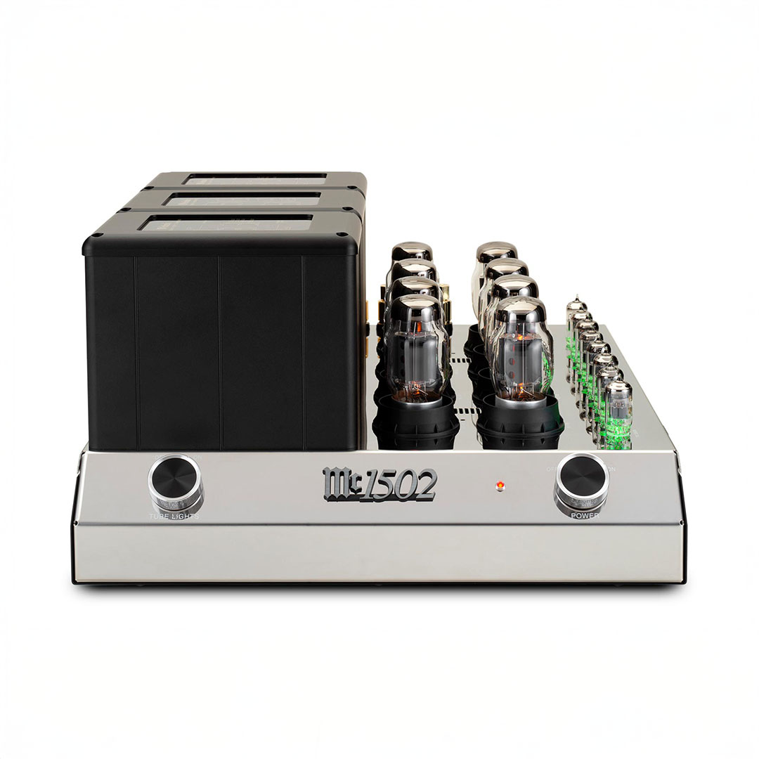 High-end stereo amplifier with vacuum tubes.