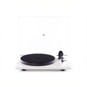 White turntable with closed dust cover