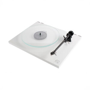 White turntable with glass platter and tonearm.