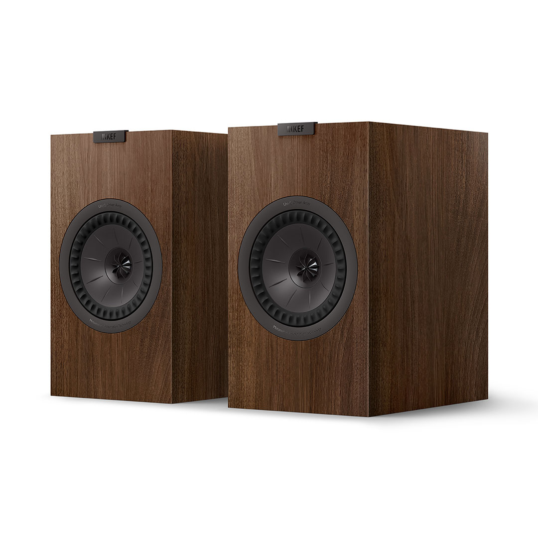Wooden bookshelf speakers with black drivers