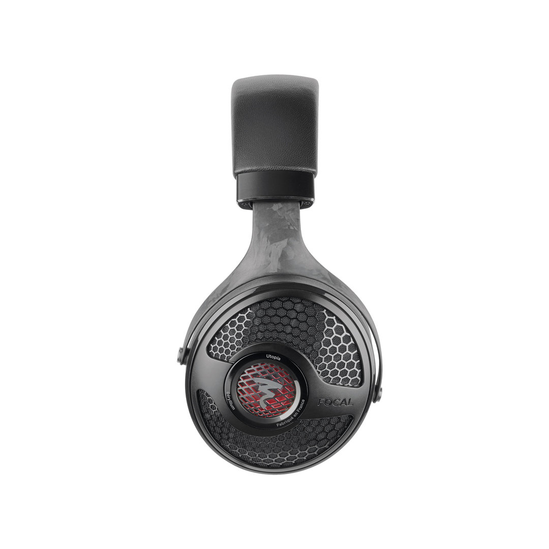 High-end over-ear headphone with honeycomb grille